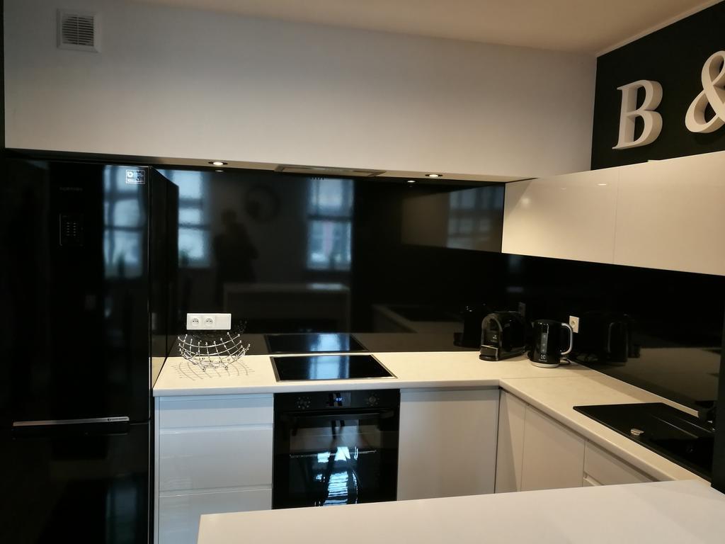 Black&White Apartment- Wierzbowa 5 Познан Екстериор снимка