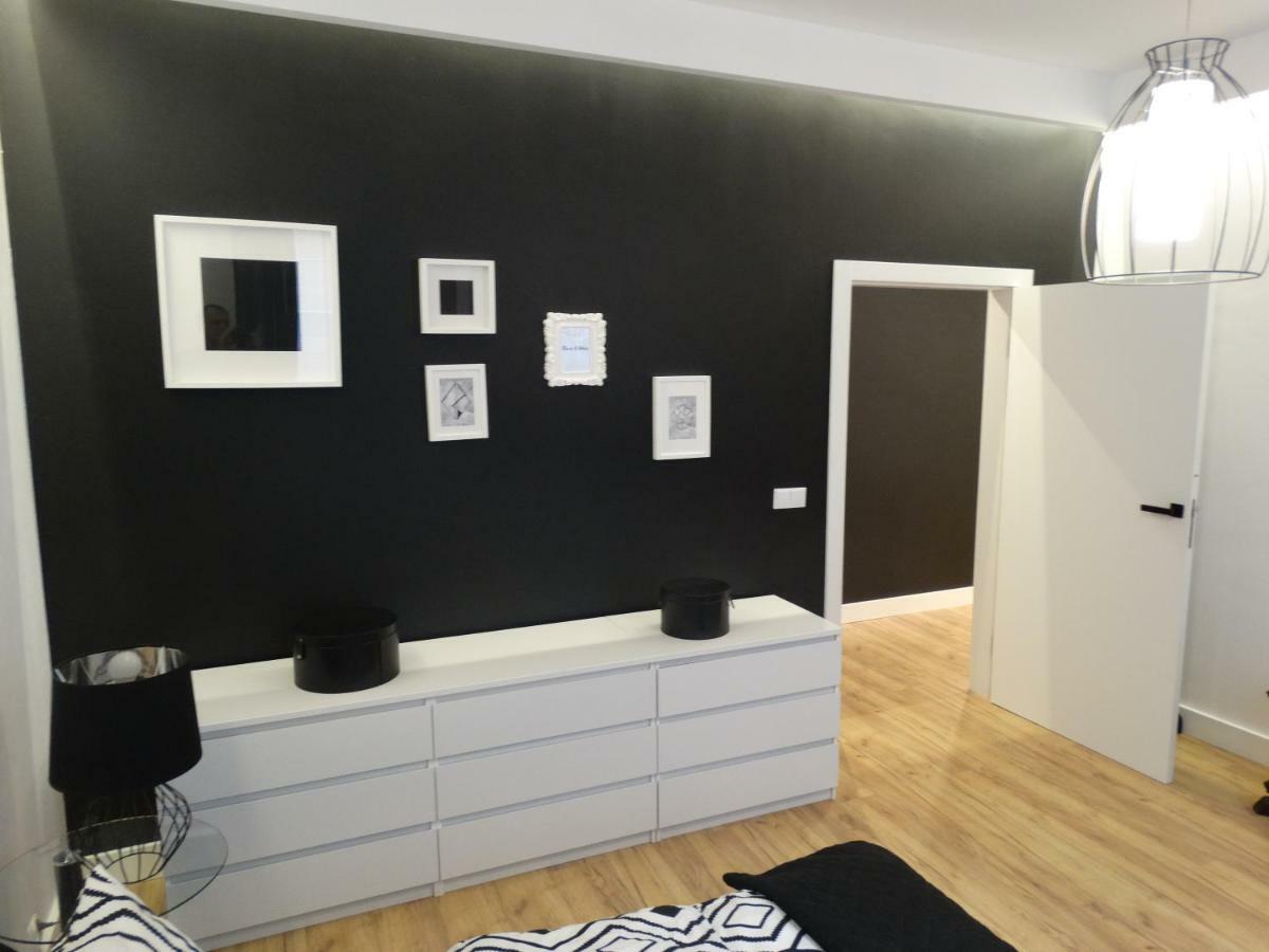 Black&White Apartment- Wierzbowa 5 Познан Екстериор снимка